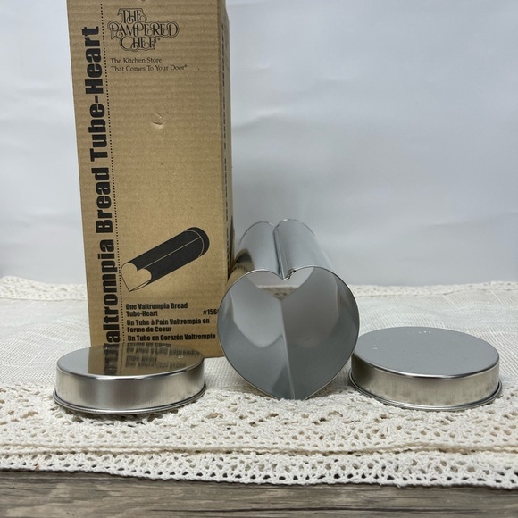 The Pampered Chef Valtrompia Bread Tube Heart Shaped #1560 Like New. - Picture 7 of 12